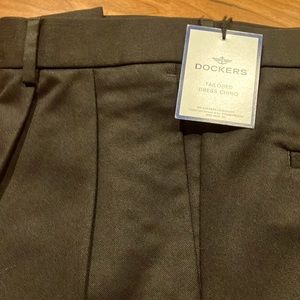 Dockers Men’s Classic Fit Pleated & Cuffs 38x29 Black